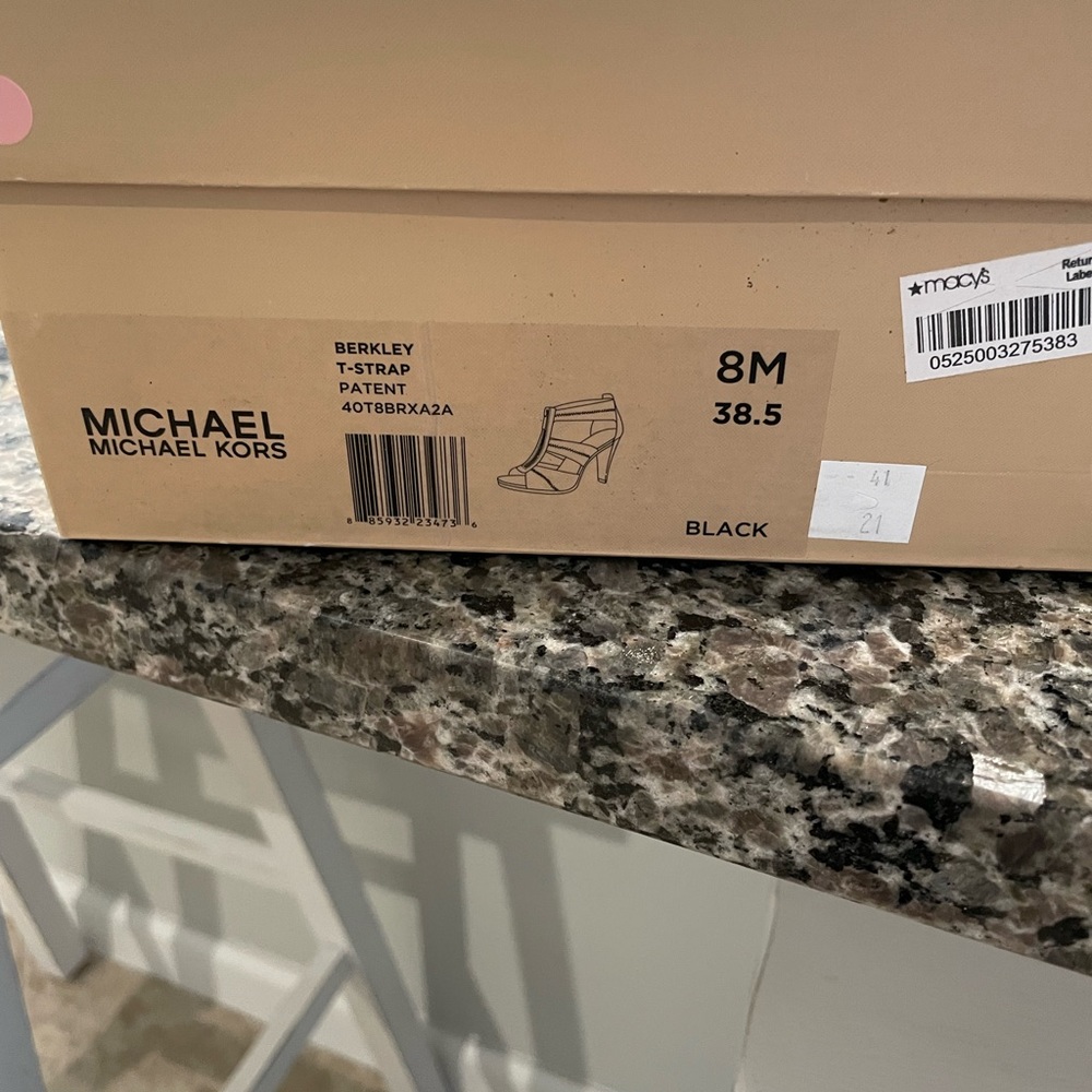 Michael Kors Berkley T Strap sz 8M - Picture 6 of 10